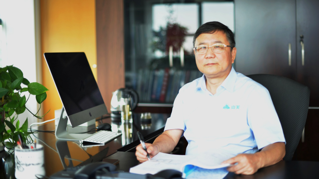 楊安民從業(yè)卅五周年系列報(bào)道--“三十五年磨一劍，山更美，業(yè)更精”專訪